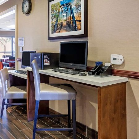 คอมฟอร์ต สวีท เนียร์ ซิกซ์แฟลก เมจิค เมาน์เท็น Hotel Stevenson Ranch ภายนอก รูปภาพ