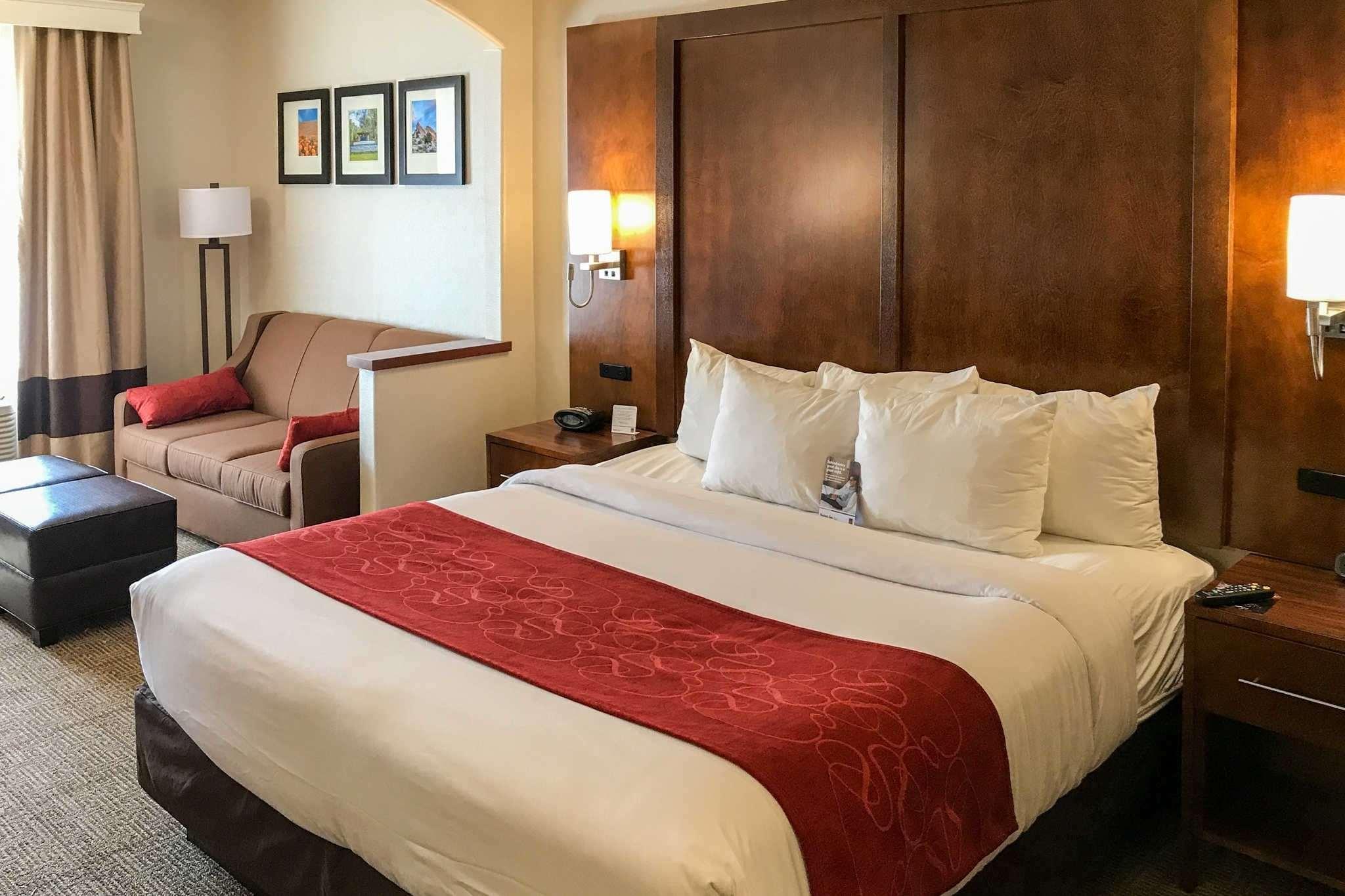 คอมฟอร์ต สวีท เนียร์ ซิกซ์แฟลก เมจิค เมาน์เท็น Hotel Stevenson Ranch ภายนอก รูปภาพ