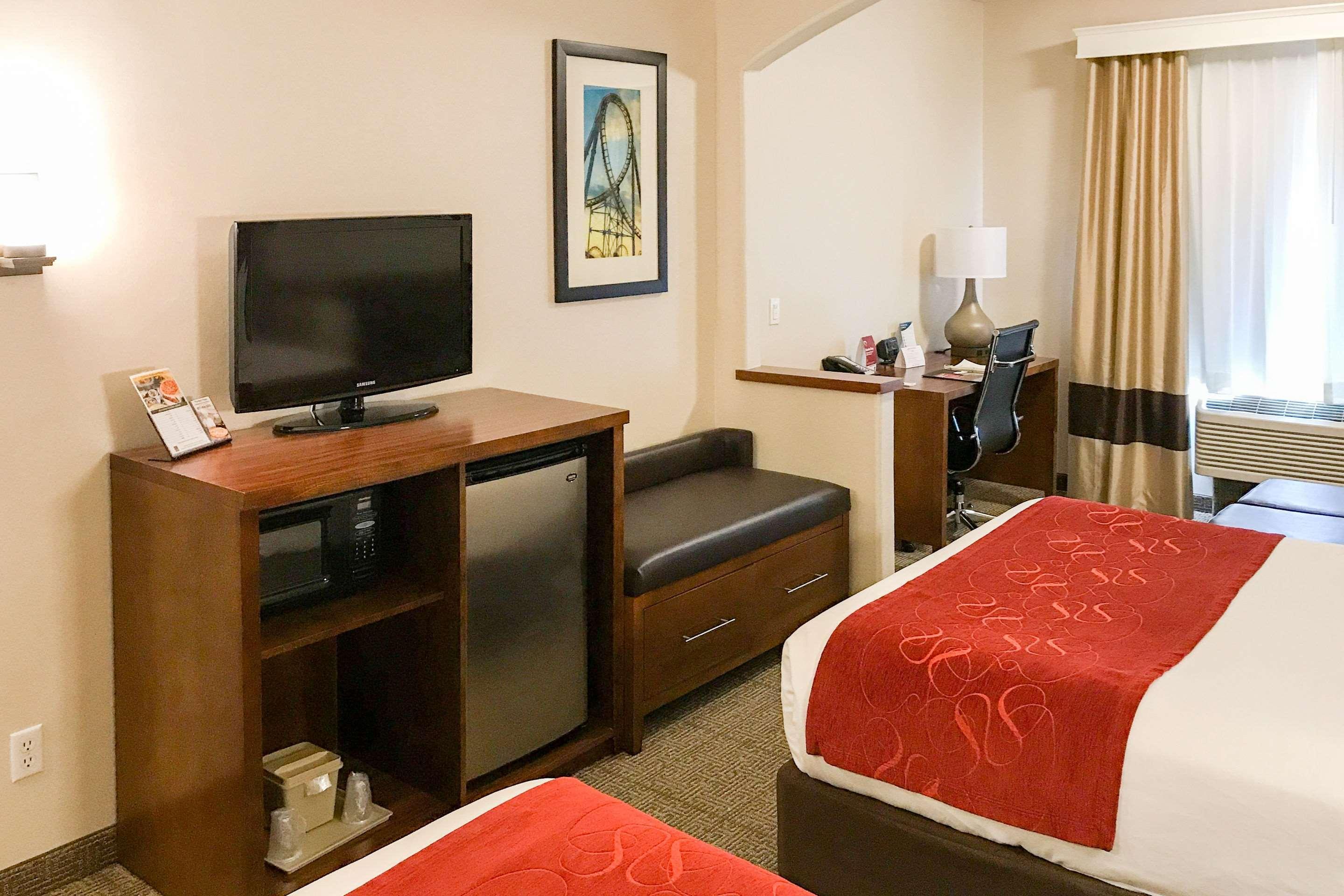 คอมฟอร์ต สวีท เนียร์ ซิกซ์แฟลก เมจิค เมาน์เท็น Hotel Stevenson Ranch ภายนอก รูปภาพ