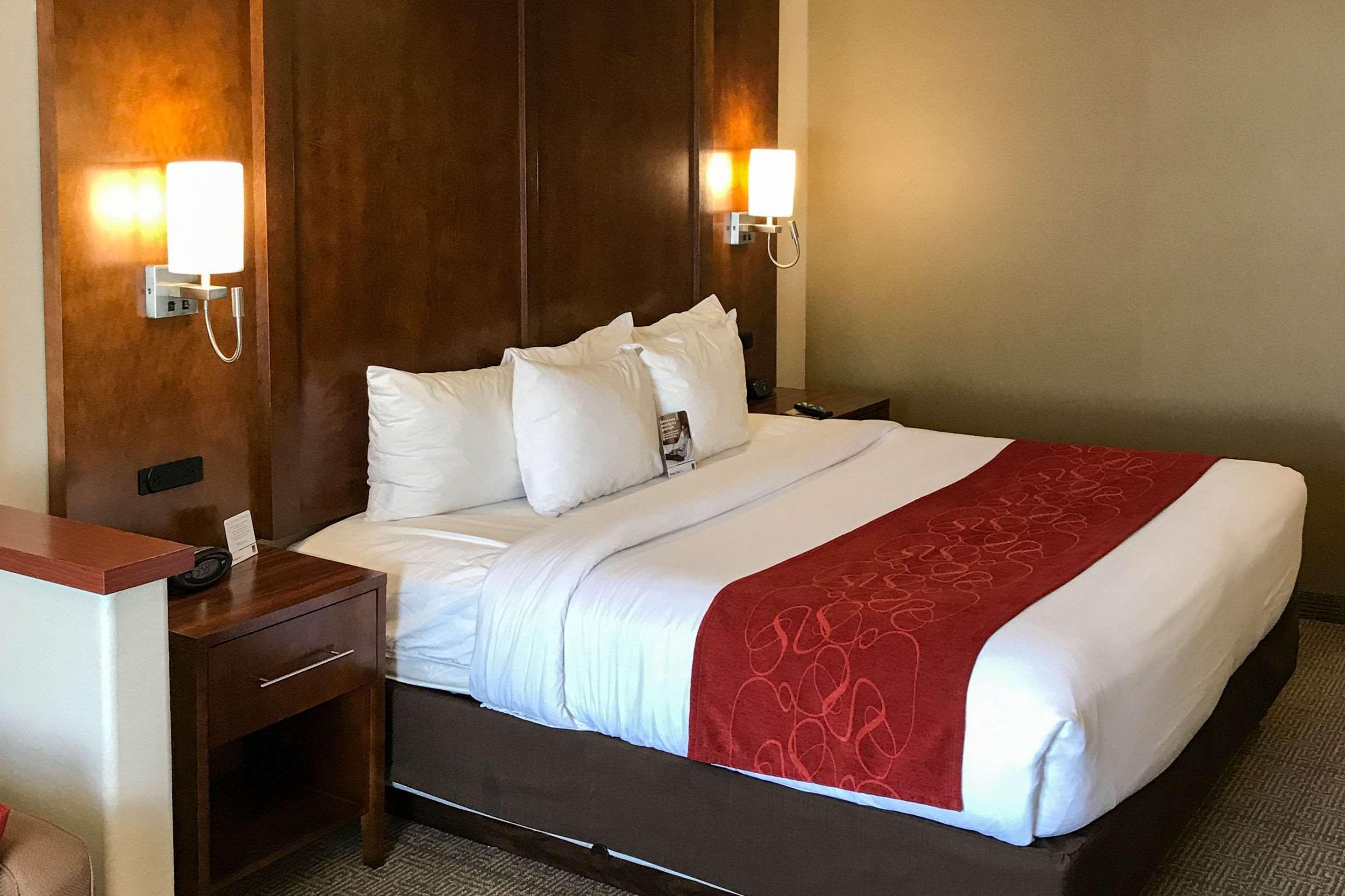 คอมฟอร์ต สวีท เนียร์ ซิกซ์แฟลก เมจิค เมาน์เท็น Hotel Stevenson Ranch ภายนอก รูปภาพ