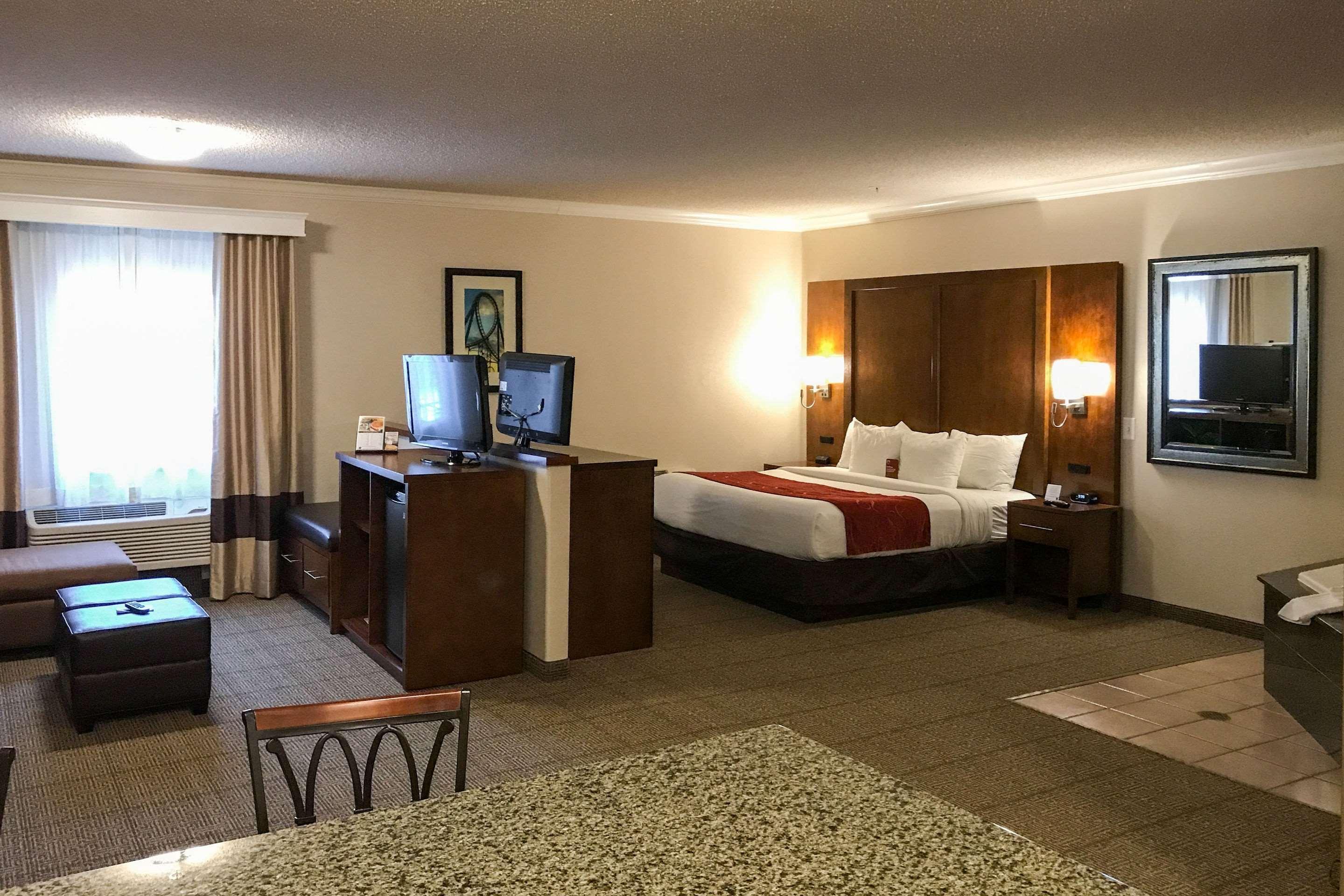 คอมฟอร์ต สวีท เนียร์ ซิกซ์แฟลก เมจิค เมาน์เท็น Hotel Stevenson Ranch ภายนอก รูปภาพ