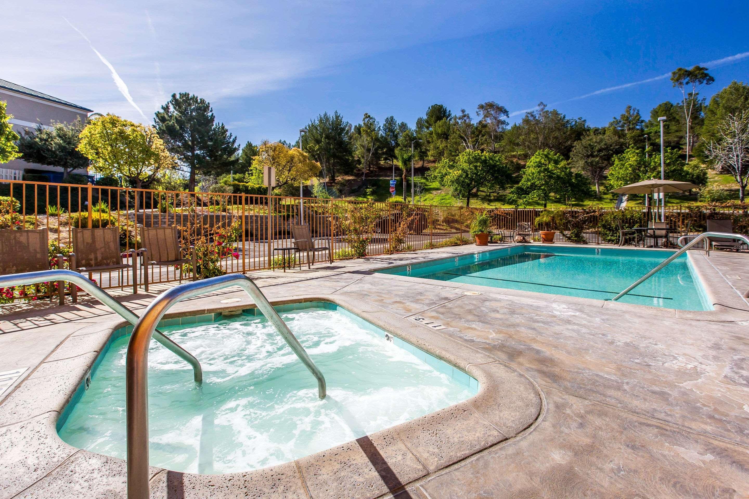 คอมฟอร์ต สวีท เนียร์ ซิกซ์แฟลก เมจิค เมาน์เท็น Hotel Stevenson Ranch ภายนอก รูปภาพ