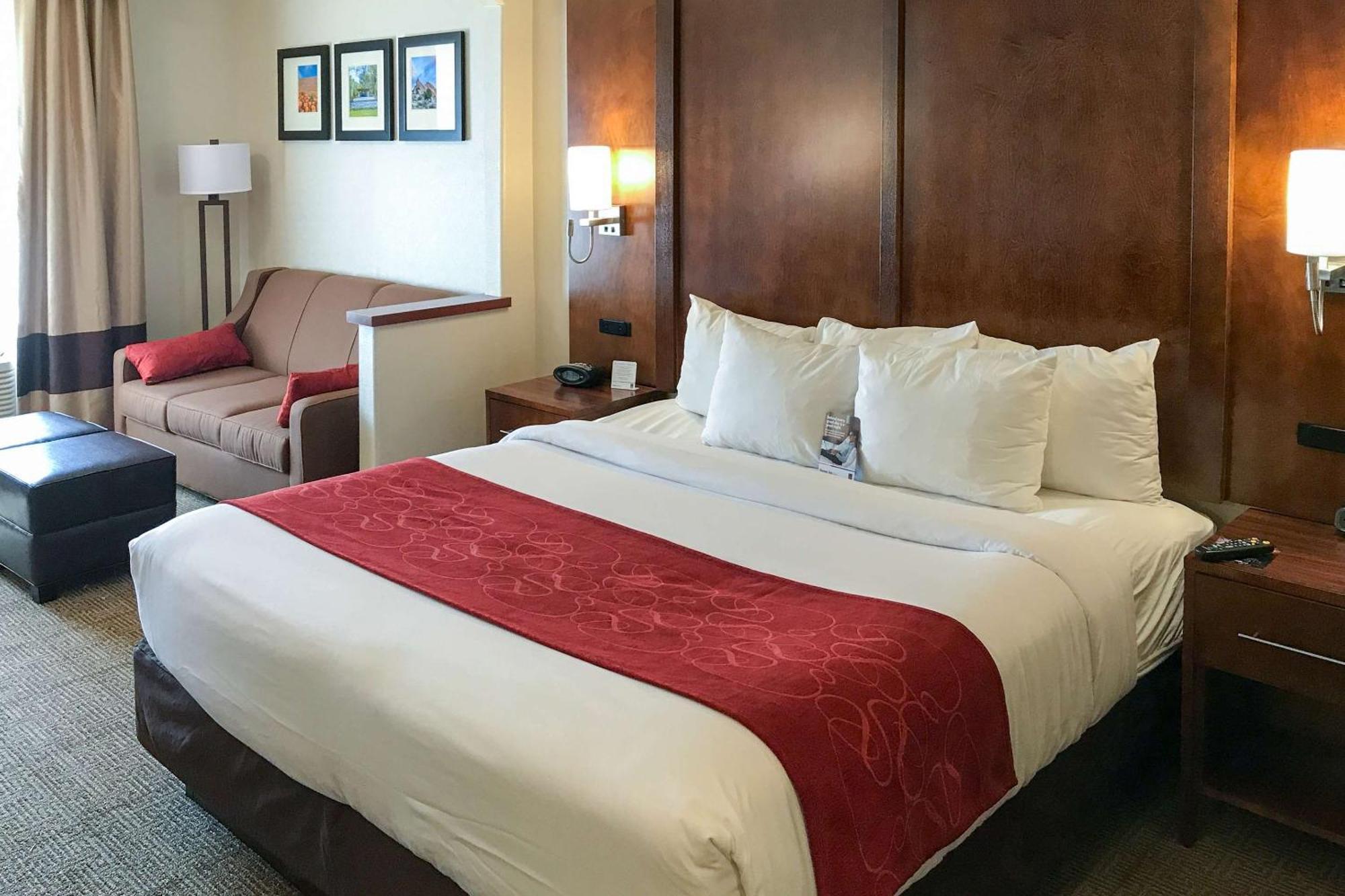 คอมฟอร์ต สวีท เนียร์ ซิกซ์แฟลก เมจิค เมาน์เท็น Hotel Stevenson Ranch ภายนอก รูปภาพ