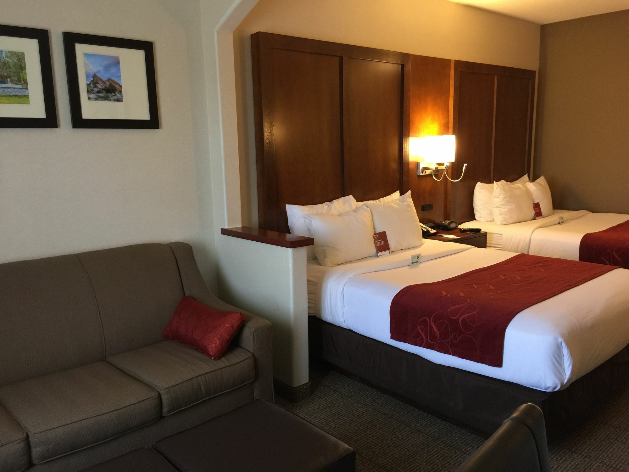 คอมฟอร์ต สวีท เนียร์ ซิกซ์แฟลก เมจิค เมาน์เท็น Hotel Stevenson Ranch ภายนอก รูปภาพ