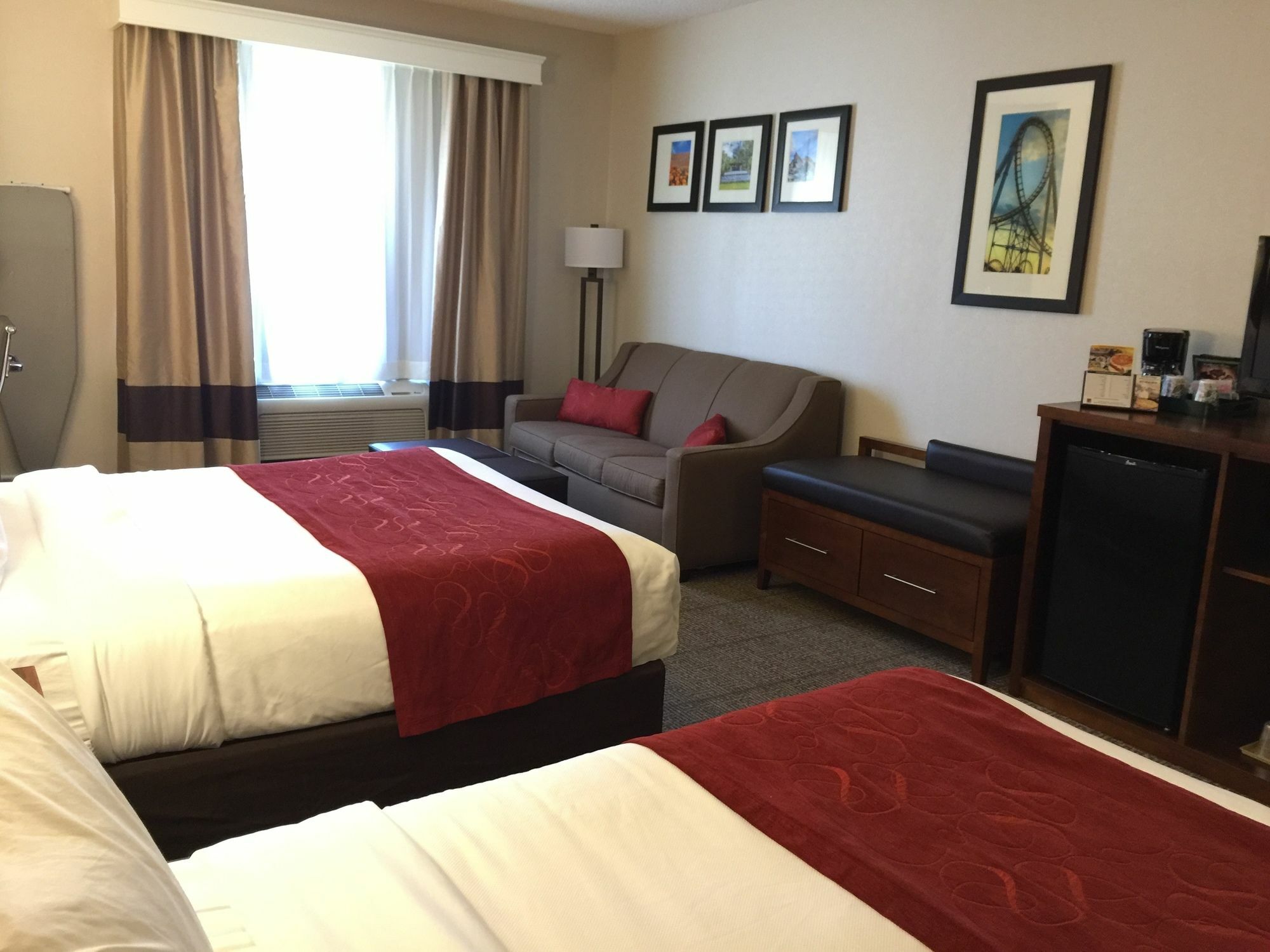 คอมฟอร์ต สวีท เนียร์ ซิกซ์แฟลก เมจิค เมาน์เท็น Hotel Stevenson Ranch ภายนอก รูปภาพ