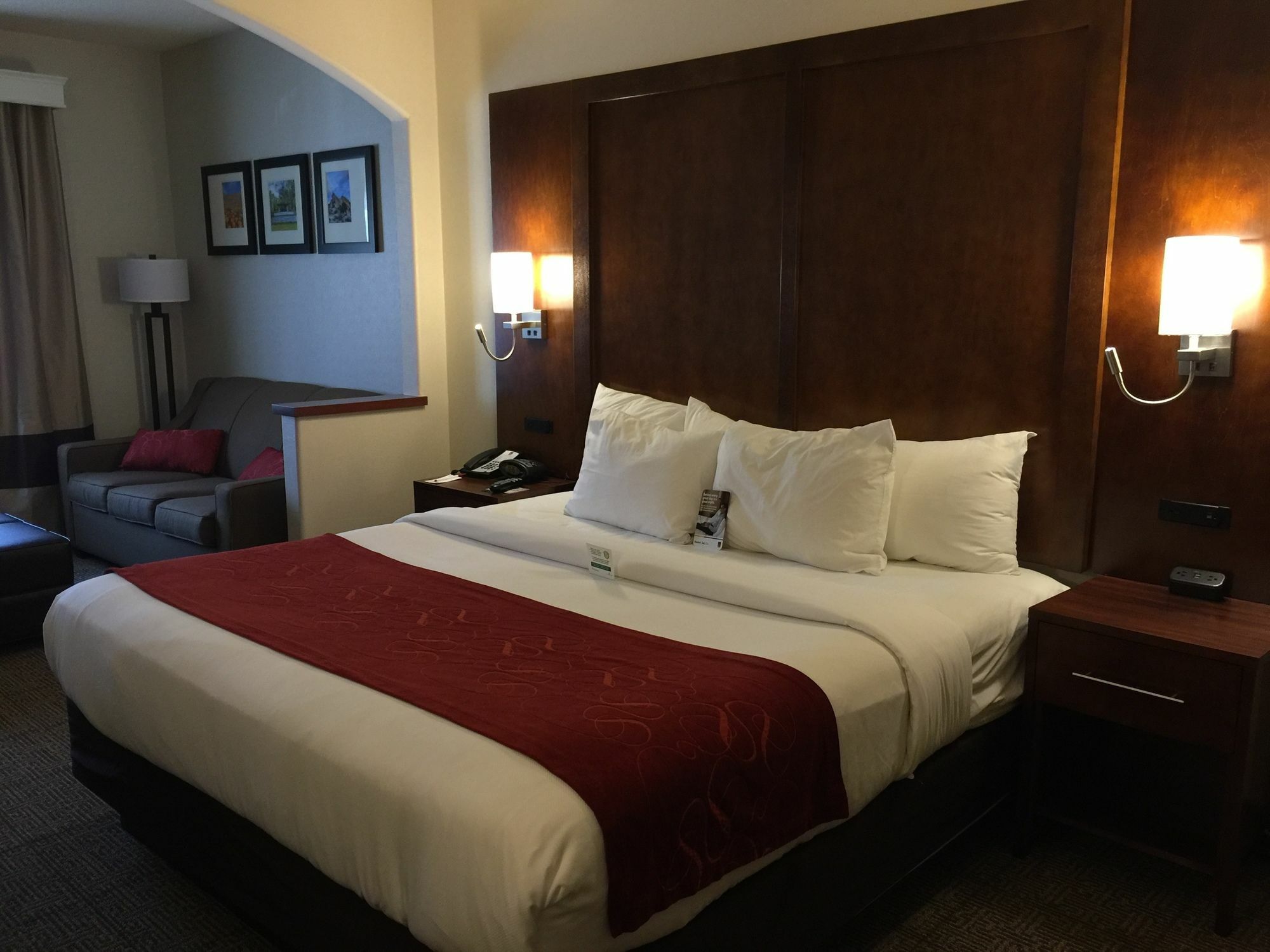 คอมฟอร์ต สวีท เนียร์ ซิกซ์แฟลก เมจิค เมาน์เท็น Hotel Stevenson Ranch ภายนอก รูปภาพ