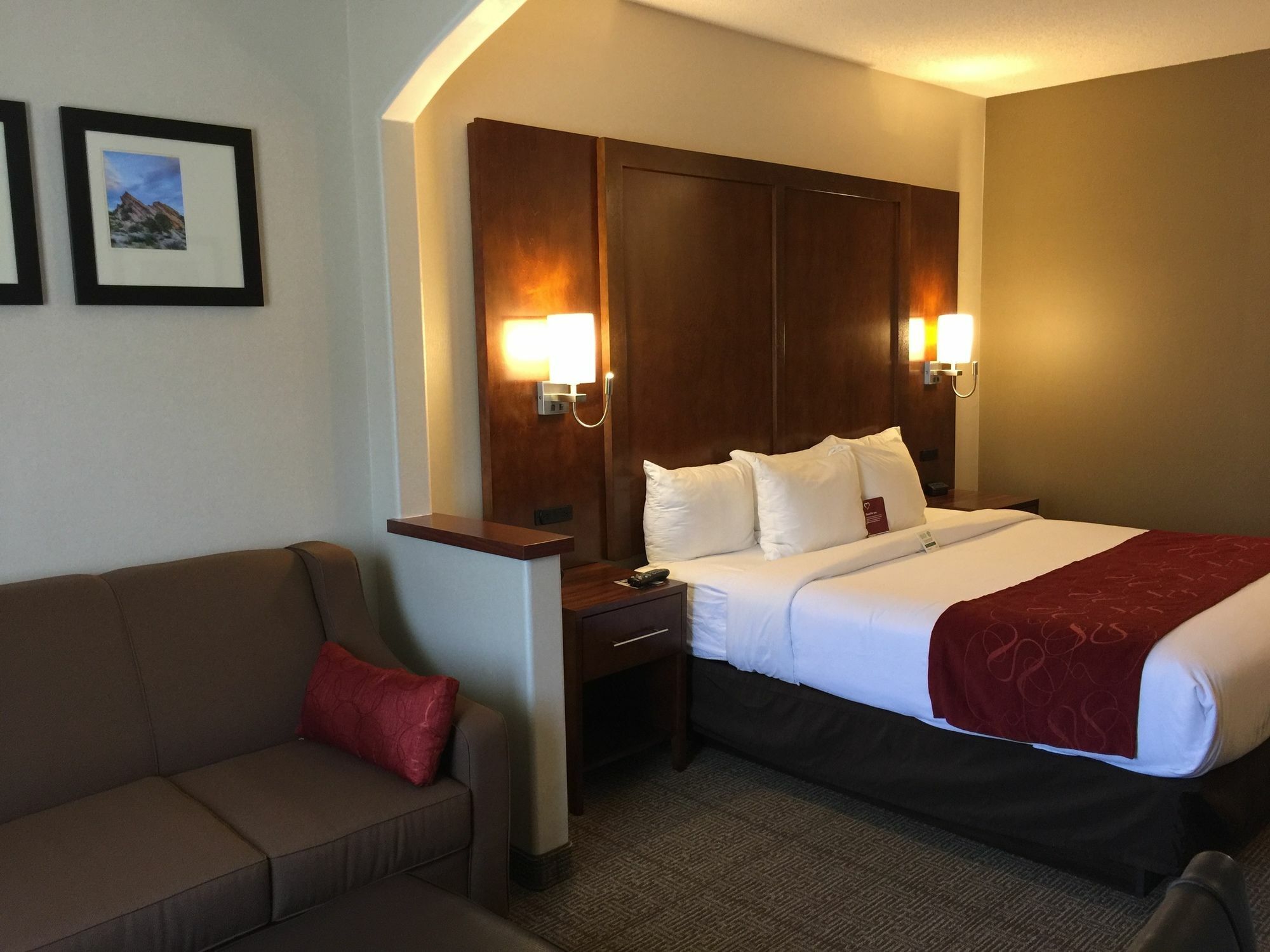 คอมฟอร์ต สวีท เนียร์ ซิกซ์แฟลก เมจิค เมาน์เท็น Hotel Stevenson Ranch ภายนอก รูปภาพ