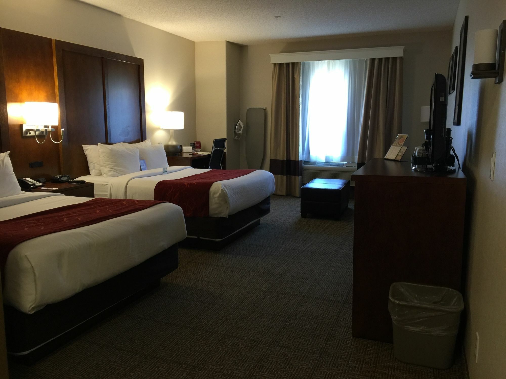 คอมฟอร์ต สวีท เนียร์ ซิกซ์แฟลก เมจิค เมาน์เท็น Hotel Stevenson Ranch ภายนอก รูปภาพ